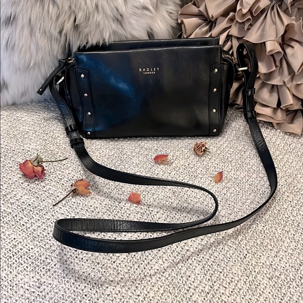 RADLEY LONDON Woman’s Small Black Leather Crossbody Bag Minimalist Design
